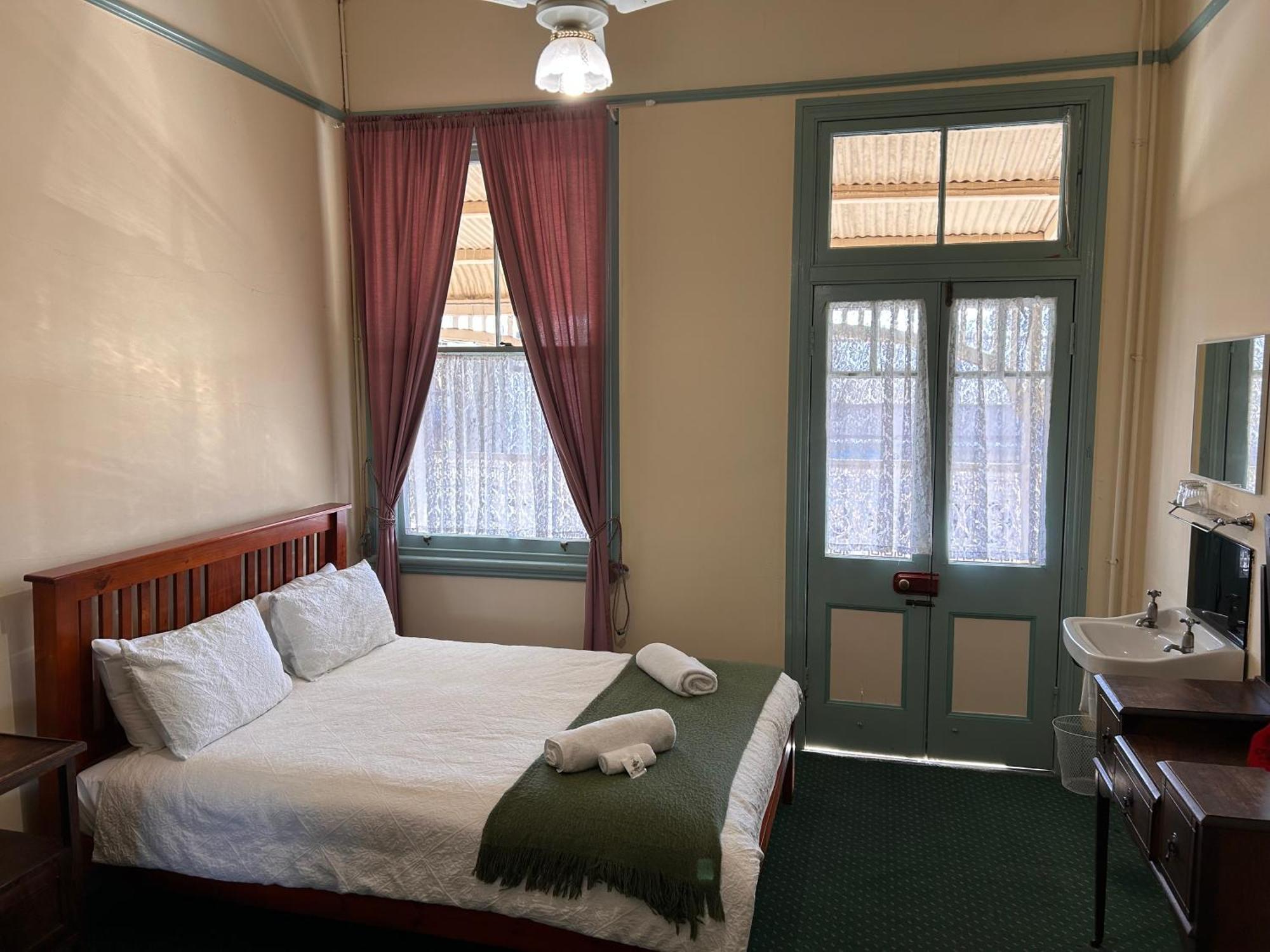 Criterion Warwick Hotel Esterno foto